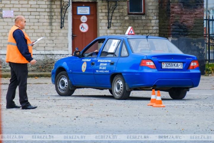 Инструкторы автошкол ДОСААФ брестчины продемонстрировали профмастерство на соревнованиях в Березе