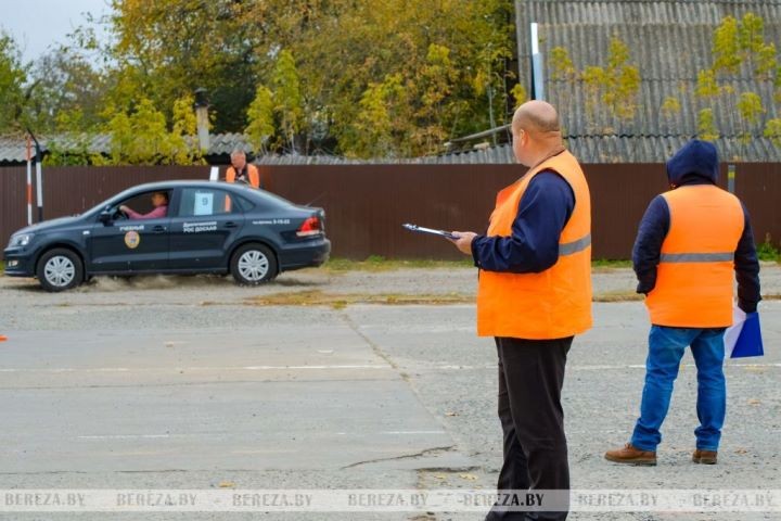 Инструкторы автошкол ДОСААФ брестчины продемонстрировали профмастерство на соревнованиях в Березе