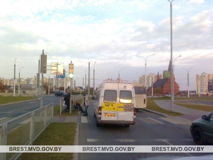 В Бресте водитель маршрутки сбил велосипедиста