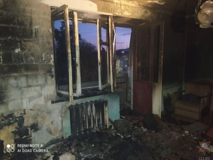 Во время пожара в квартире хозяин стоял на балконе и не хотел спускаться. Случай в Брестской области