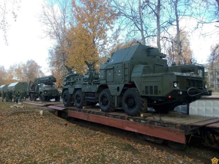 Зенитный ракетный комплекс С-300 прибыл в Брест после капремонта