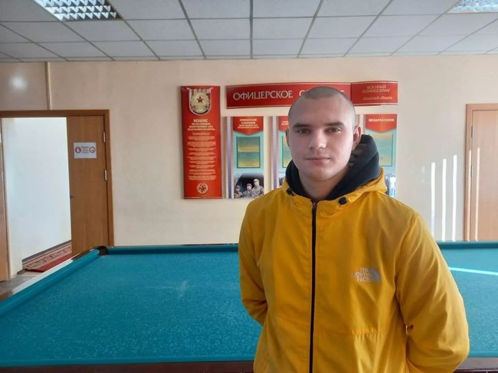 Призывники отправляются в армию и не надеются на девушек