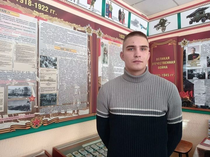 Призывники отправляются в армию и не надеются на девушек