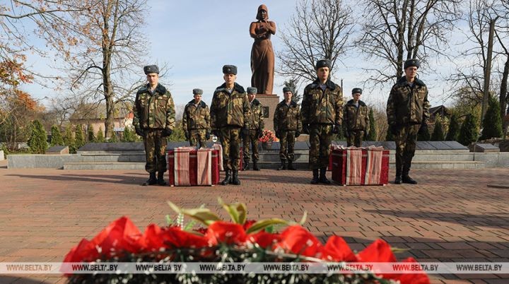 В Брестском районе перезахоронили расстрелянных в 1942 году красноармейца и семью сельчан