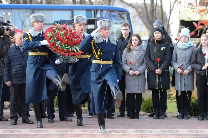 В Брестском районе перезахоронили расстрелянных в 1942 году красноармейца и семью сельчан