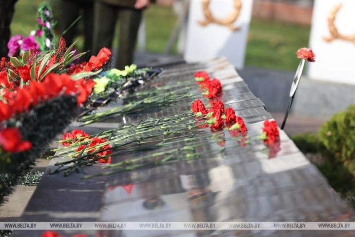 В Брестском районе перезахоронили расстрелянных в 1942 году красноармейца и семью сельчан