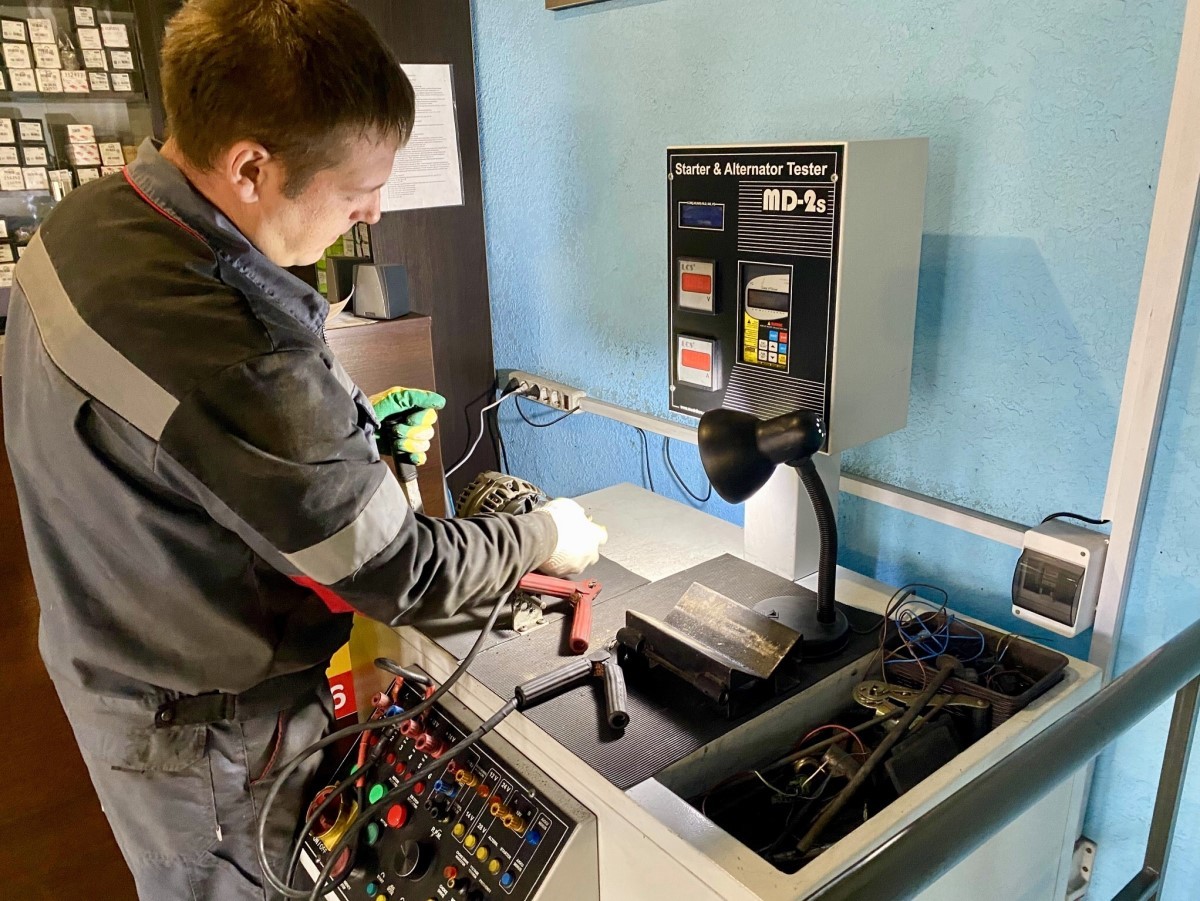 Автомастерская, специализирующаяся на ремонте рулевых реек, стартеров и генераторов для всех видов транспорта, по ул. Коммерческая 4А в Бресте. Сжатые сроки без ущерба качеству!