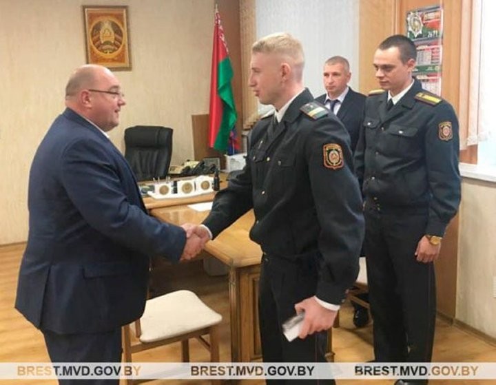 Избил мужчину и похитил более 7 тысяч рублей: милиционеры задержали грабителя через 20 минут. Случай в Брестской области