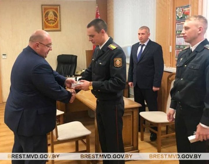 Избил мужчину и похитил более 7 тысяч рублей: милиционеры задержали грабителя через 20 минут. Случай в Брестской области