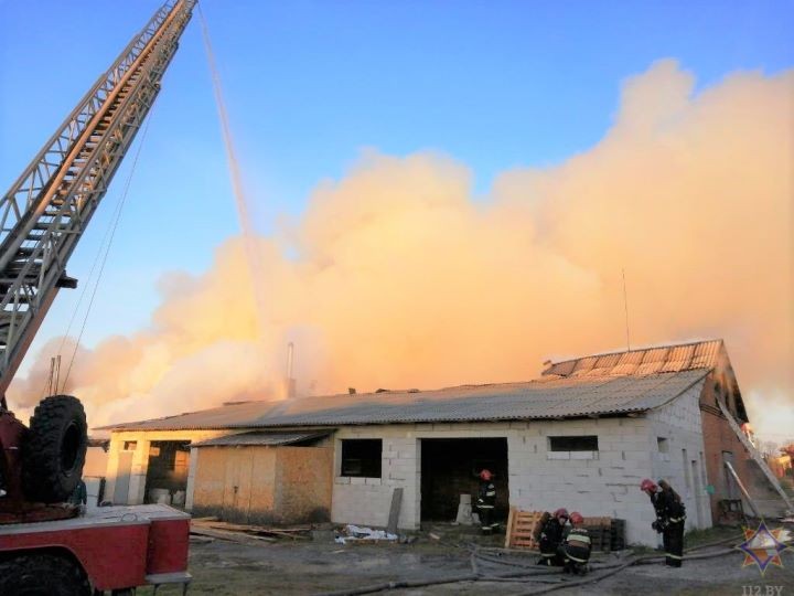 Мебельный цех горел сегодня в Пинском районе