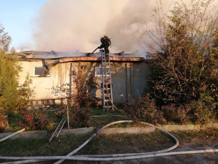 Мебельный цех горел сегодня в Пинском районе
