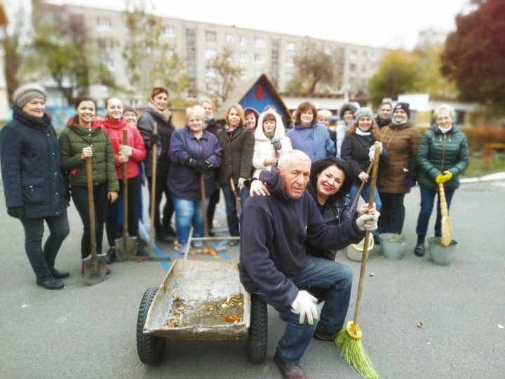 В рамках районного конкурса благоустройства в ГУО «Ясли-сад № 10 г. Бреста» прошел субботник