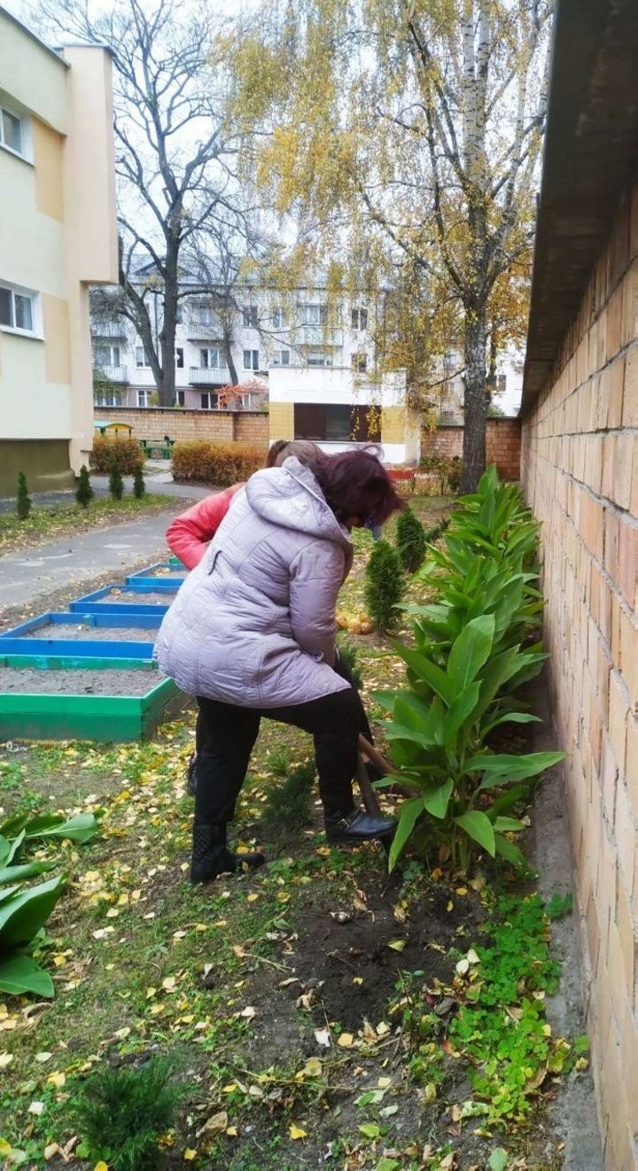 В рамках районного конкурса благоустройства в ГУО «Ясли-сад № 10 г. Бреста» прошел субботник