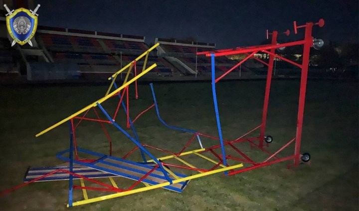 Подростки захотели покататься на погрузчике. Закончилось плачевно