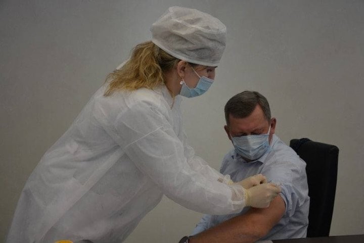 Мэр Бреста сделал прививку против гриппа