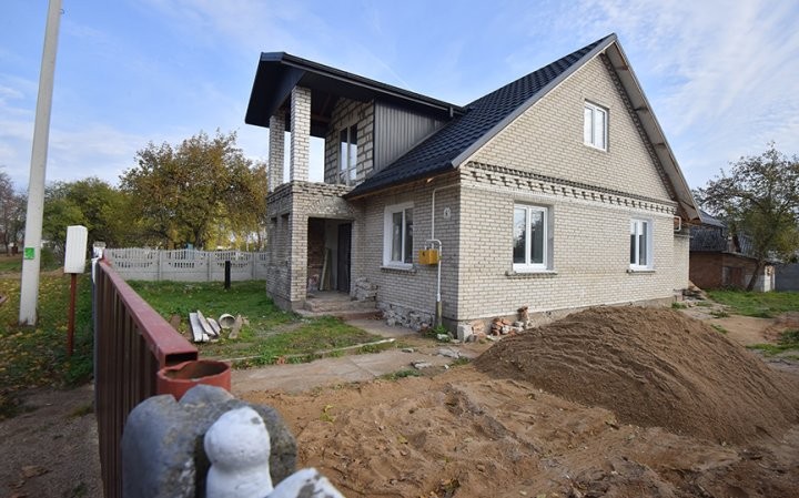 Как было и как стало: в Барановичах преображается пустующий дом, который могли изъять