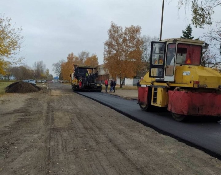 В Бресте ведутся работы по ремонту дорожного покрытия Коммерческого проезда