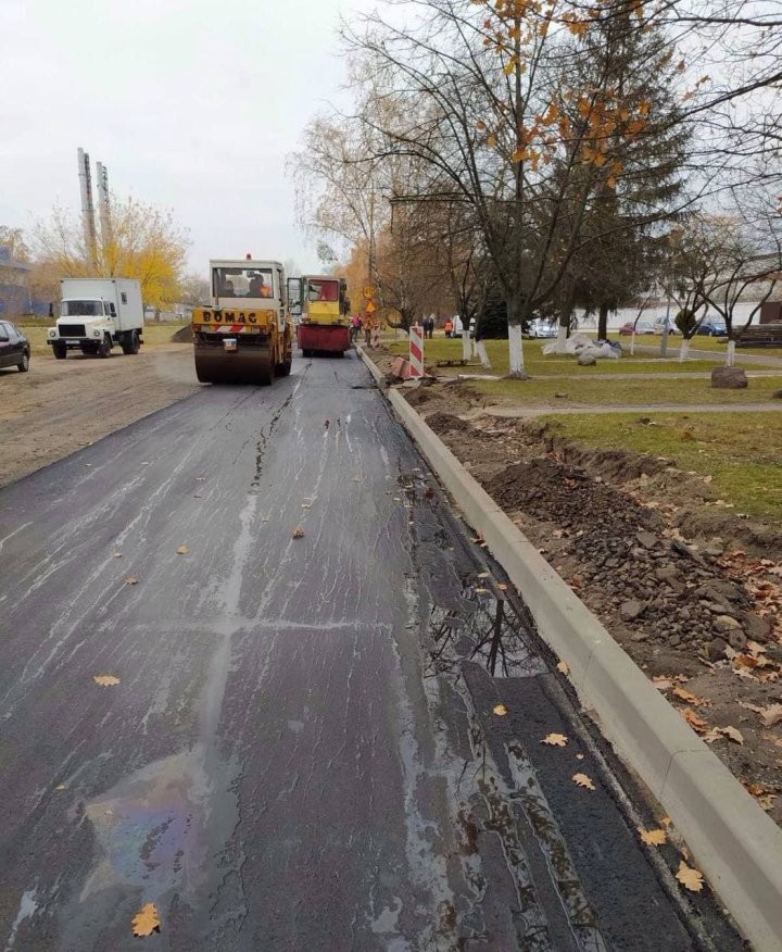 В Бресте ведутся работы по ремонту дорожного покрытия Коммерческого проезда