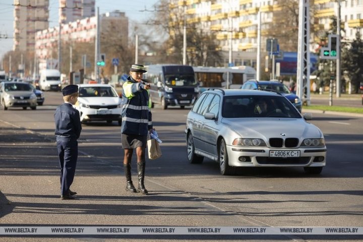 В Бресте образцовые водители получили от ГАИ подарки накануне Дня автомобилиста