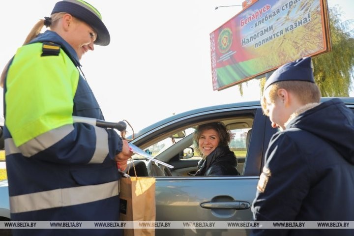 В Бресте образцовые водители получили от ГАИ подарки накануне Дня автомобилиста