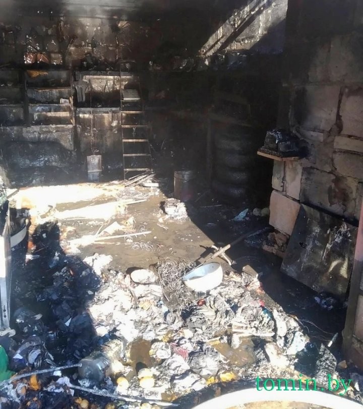 В Бресте горели два гаража