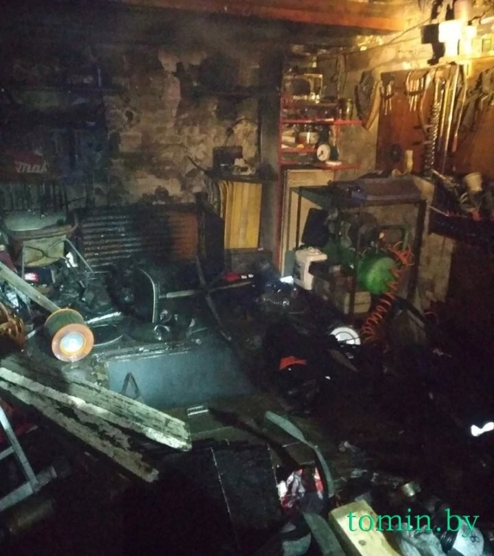 В Бресте горели два гаража