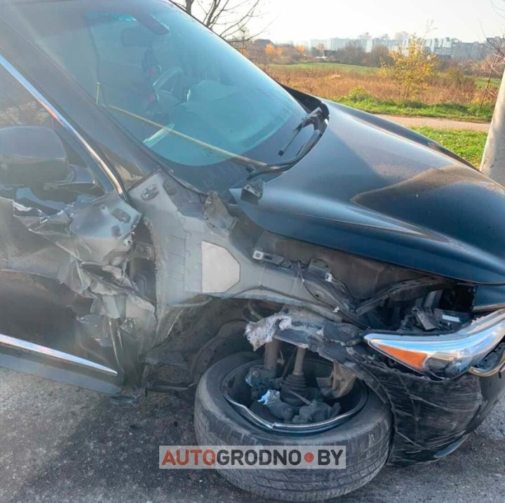 «Вы где находитесь?» «Может, в Бресте?» В Гродно водитель фуры протаранил Infiniti