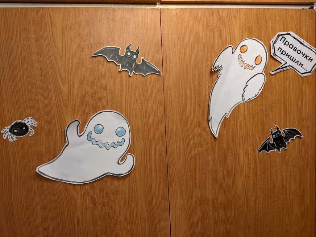 Белорусы украсили офисы и дома к Хэллоуину. Смотрите, как получилось