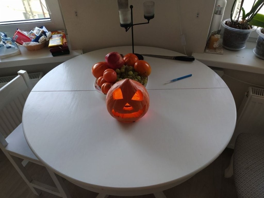 Белорусы украсили офисы и дома к Хэллоуину. Смотрите, как получилось