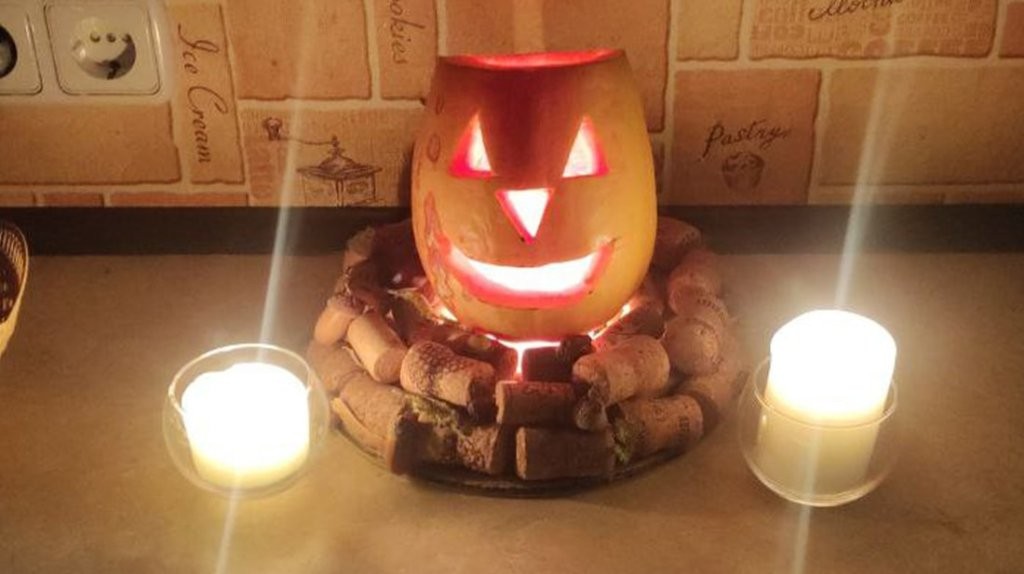 Белорусы украсили офисы и дома к Хэллоуину. Смотрите, как получилось