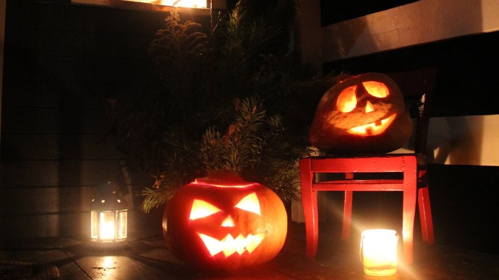 Белорусы украсили офисы и дома к Хэллоуину. Смотрите, как получилось