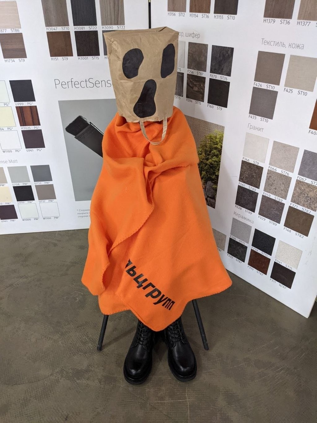 Белорусы украсили офисы и дома к Хэллоуину. Смотрите, как получилось