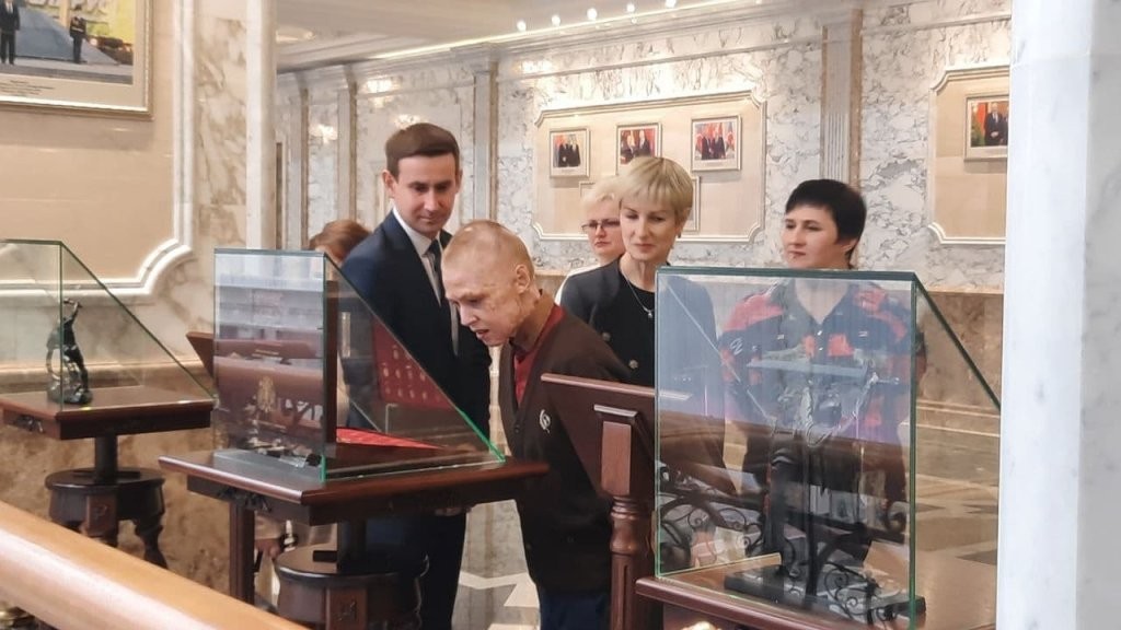 Врачи рассказали, как спасали Рому Когодовского