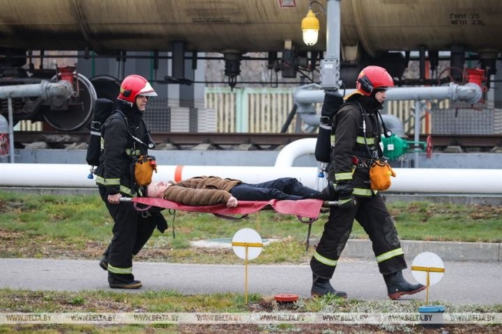 Учения МЧС на нефтебазе в Брестском районе