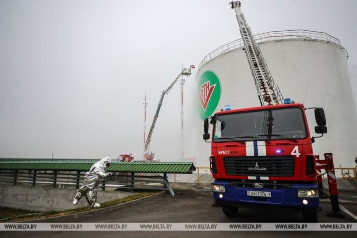 Учения МЧС на нефтебазе в Брестском районе