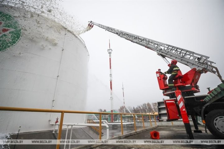Учения МЧС на нефтебазе в Брестском районе