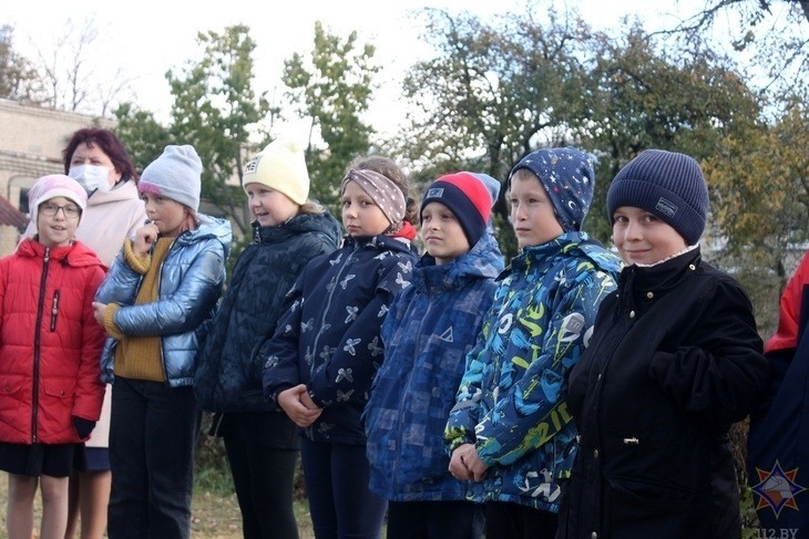 Новую детскую игровую площадку в стиле МЧС открыли в агрогородке Повитье (Брестская область)