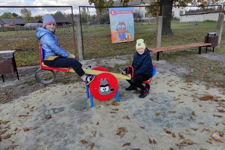 Новую детскую игровую площадку в стиле МЧС открыли в агрогородке Повитье (Брестская область)