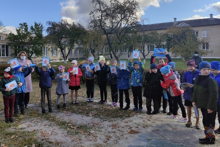 Новую детскую игровую площадку в стиле МЧС открыли в агрогородке Повитье (Брестская область)
