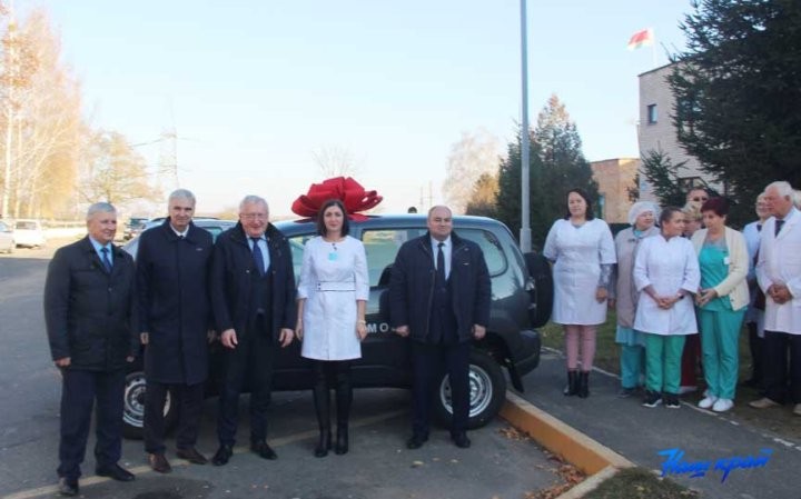 Новенький автомобиль для медиков подарила птицефабрика «Дружба» (Брестская область)