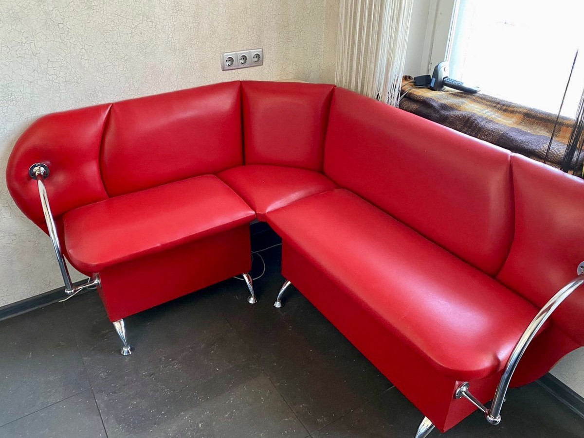 Они творят чудеса! Мастерская по перетяжке и ремонту мебели вдохнет новую жизнь в ваш диван … и не только