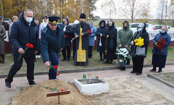 В д.Шилин Березовского района перезахоронили останки мирных граждан, убитых в годы ВОВ