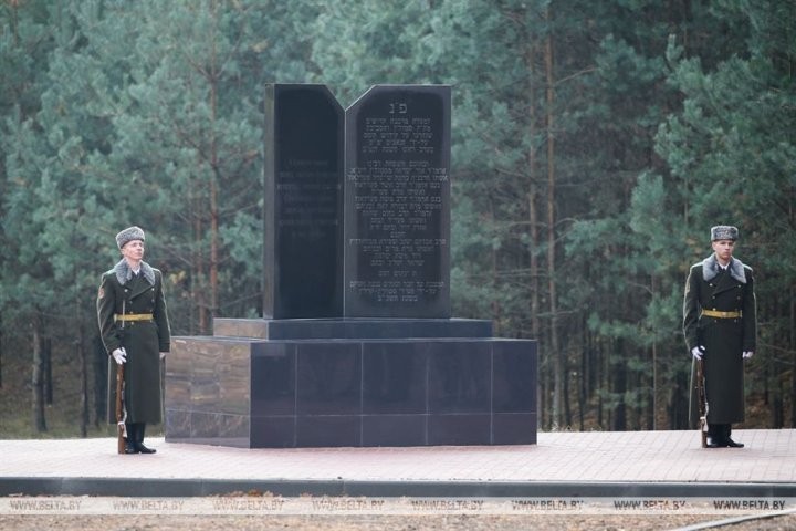 Обновленный мемориал на месте массового захоронения жертв фашизма открыли в Столинском районе