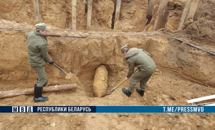 На детской площадке в Минске нашли авиационную бомбу весом 250 килограмм