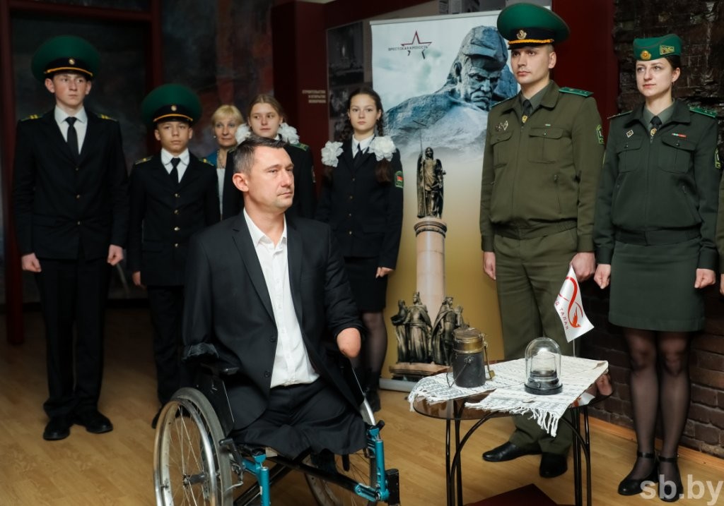 Алексей Талай привез в Брестскую крепость священную землю с Саур-Могилы в Донбассе