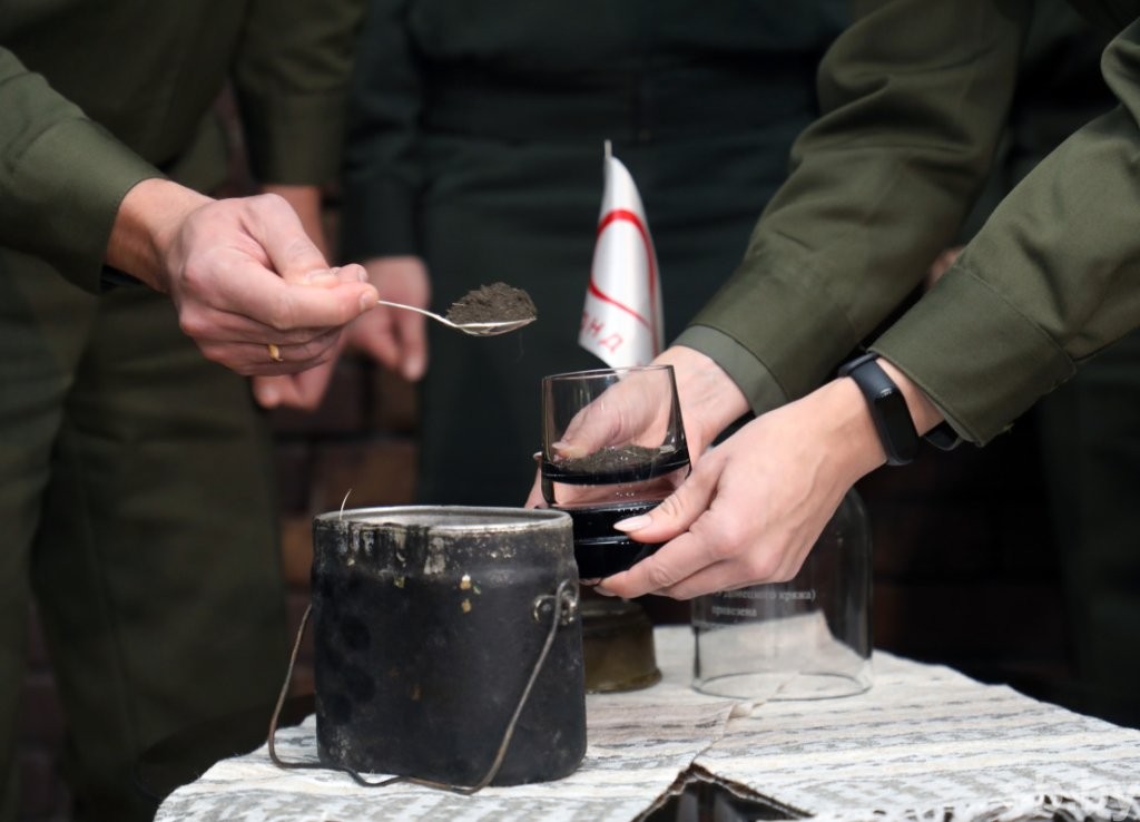 Алексей Талай привез в Брестскую крепость священную землю с Саур-Могилы в Донбассе