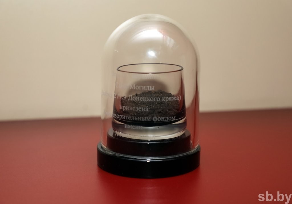 Алексей Талай привез в Брестскую крепость священную землю с Саур-Могилы в Донбассе