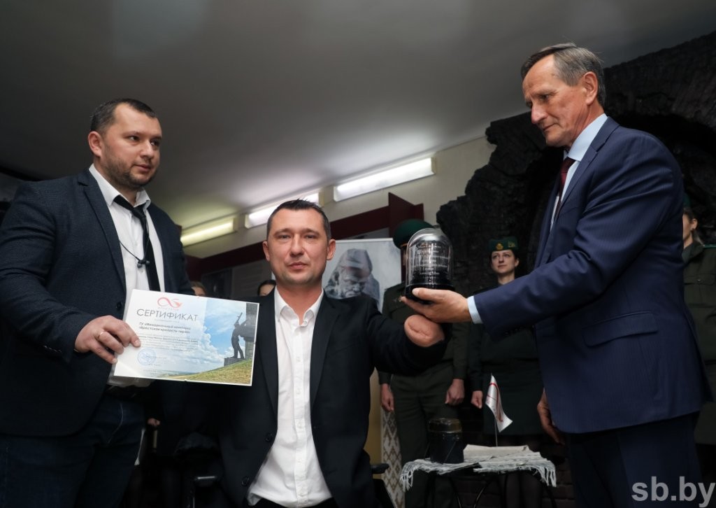 Алексей Талай привез в Брестскую крепость священную землю с Саур-Могилы в Донбассе