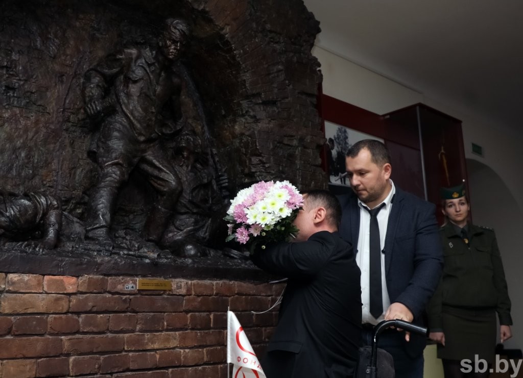 Алексей Талай привез в Брестскую крепость священную землю с Саур-Могилы в Донбассе