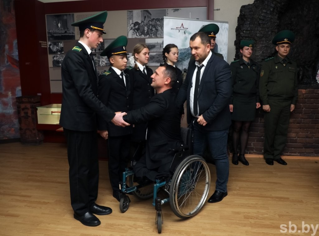 Алексей Талай привез в Брестскую крепость священную землю с Саур-Могилы в Донбассе